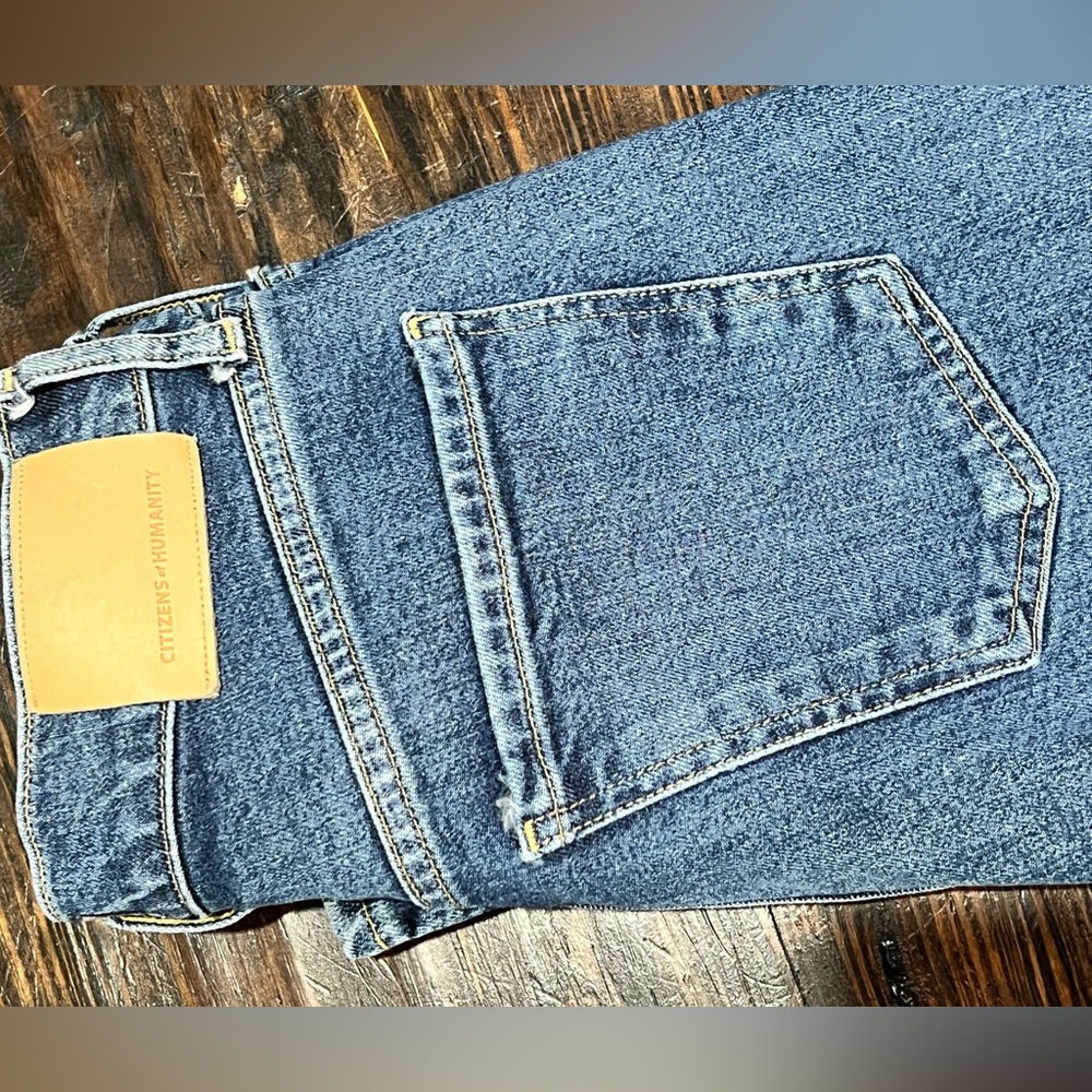 NWOT Citizens of Humanity Charlotte straight leg Jean in Delphi wash. Size 26.